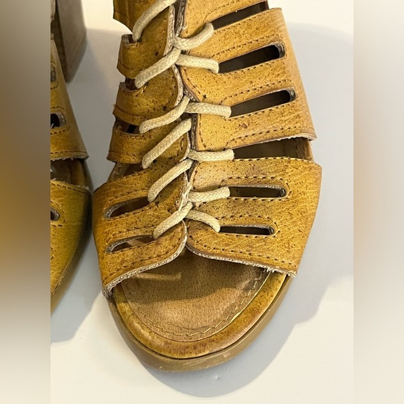 Maurices Women's Sienna Heeled Lace Up Booties Size 6 Sandals - Picture 3 of 15